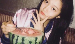 周口卖衣服女吃瓜爆料,揭秘背后惊人真相